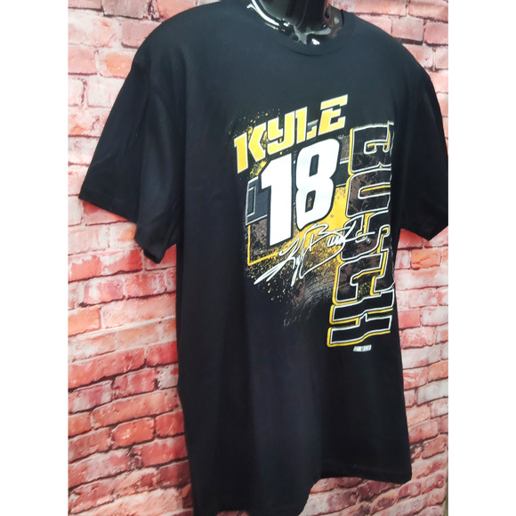 NASCAR Kyle Busch #18 Bold Joe Gibbs Racing Black Tee Shirt 2017 Schedule - Picture 3 of 6